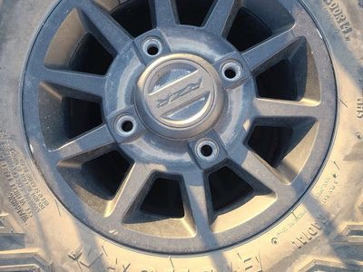 2022 razor tires and rims