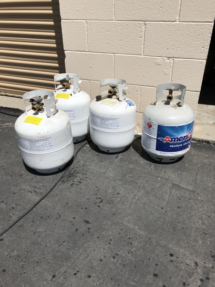 Set of 4 Standard 20 lb Propane Tanks (AmeriGas and Unbranded)
