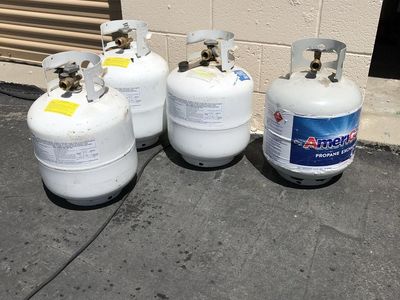 Set of 4 Standard 20 lb Propane Tanks (AmeriGas and Unbranded)