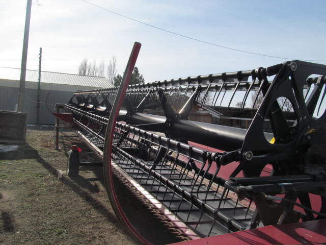 New Holland 94C 30ft. Combine Draper Header