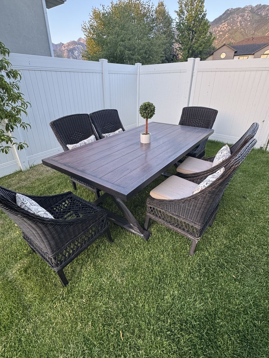 Outdoor Dining Set!