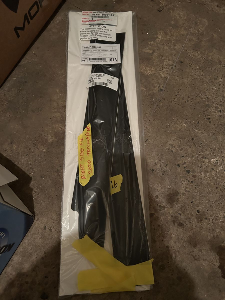 20-23 Toyota Tacoma F&B RH Door Sill Protecters