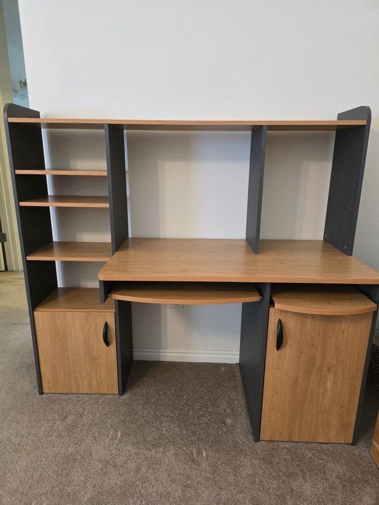 Desk. Great condition. good for work or school