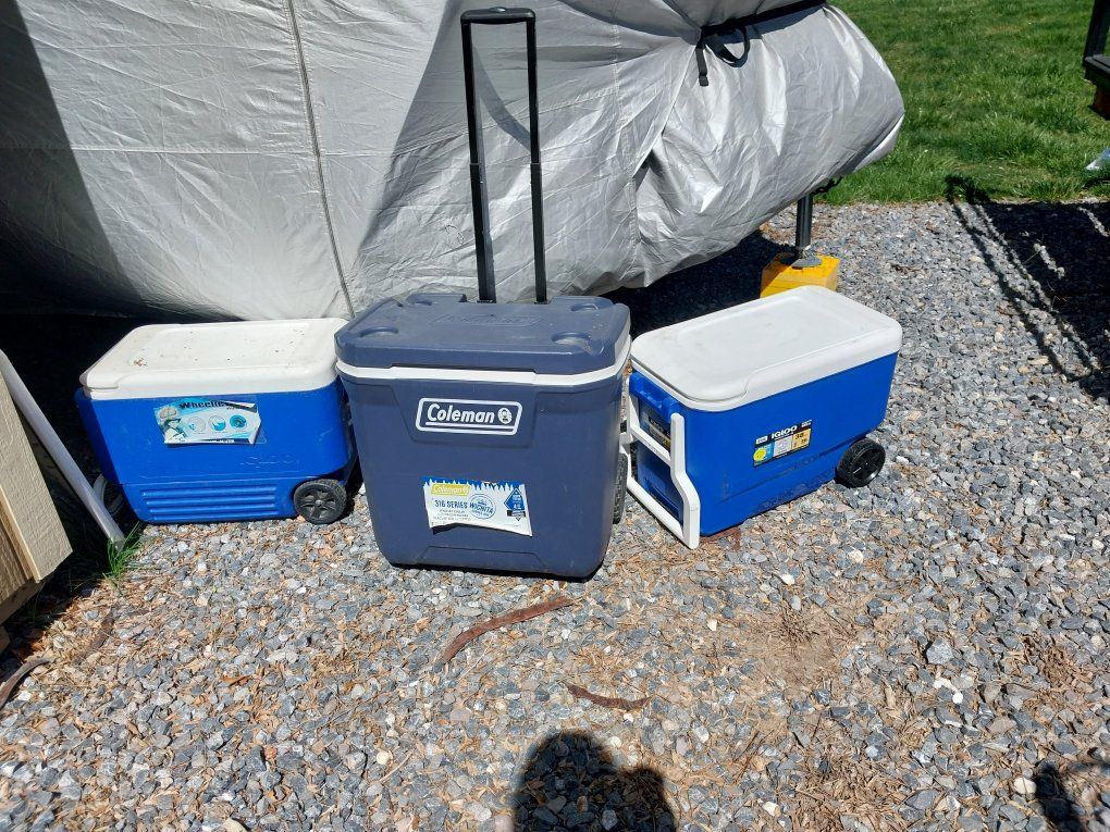 camping coolers on wheels