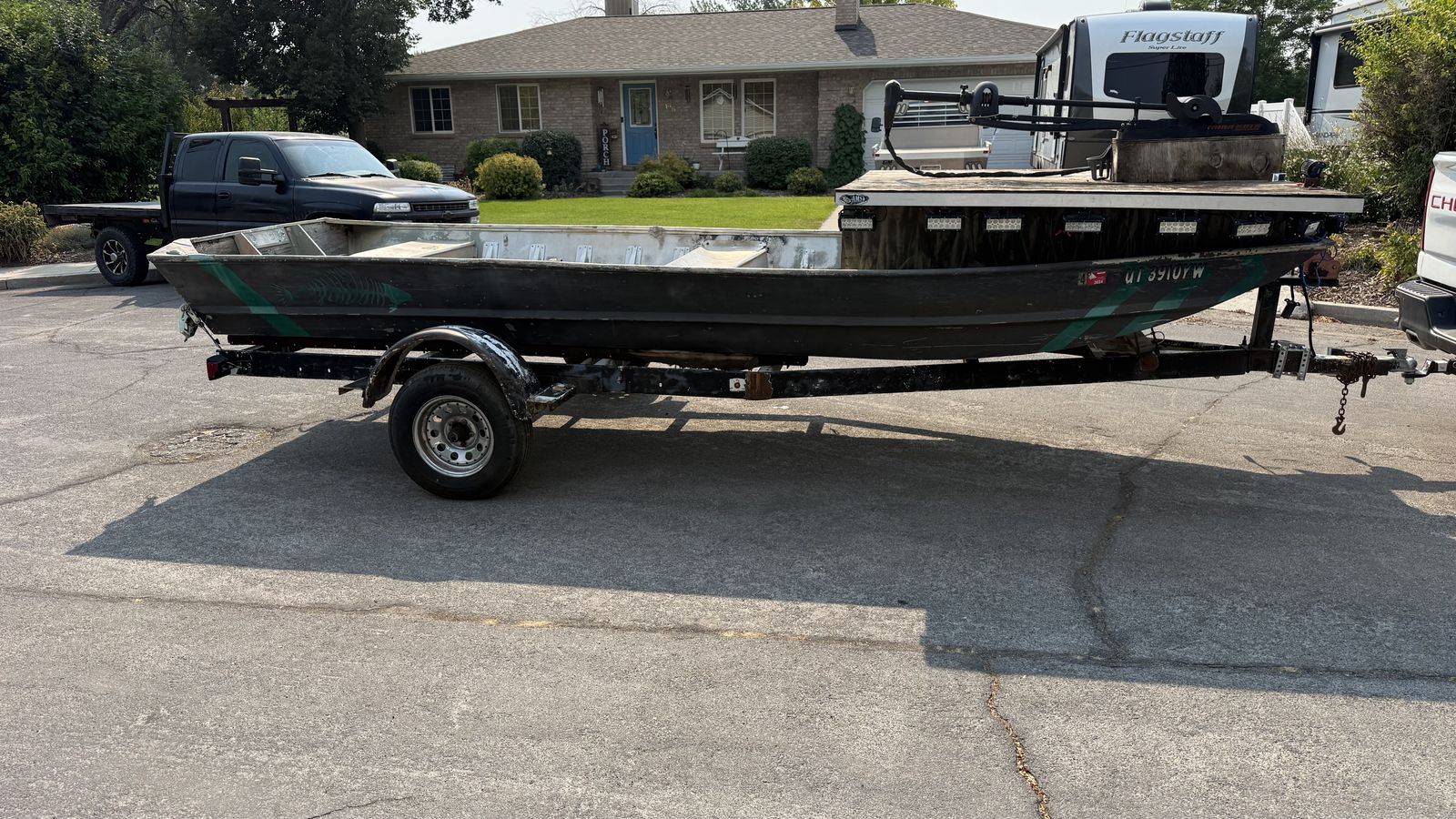 18' flat bottom bowfishing boat