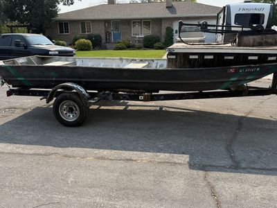 18' flat bottom bowfishing boat