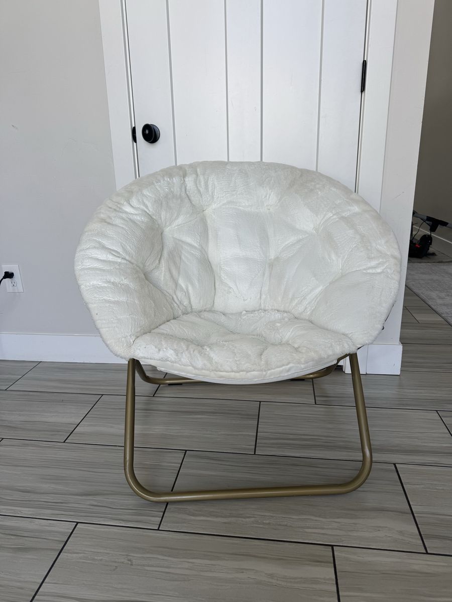 Large foldable faux fur sauser chair
