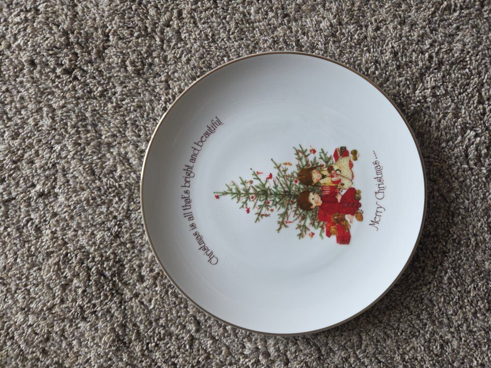 Holly Hobbie Christmas Collector Plate 1976