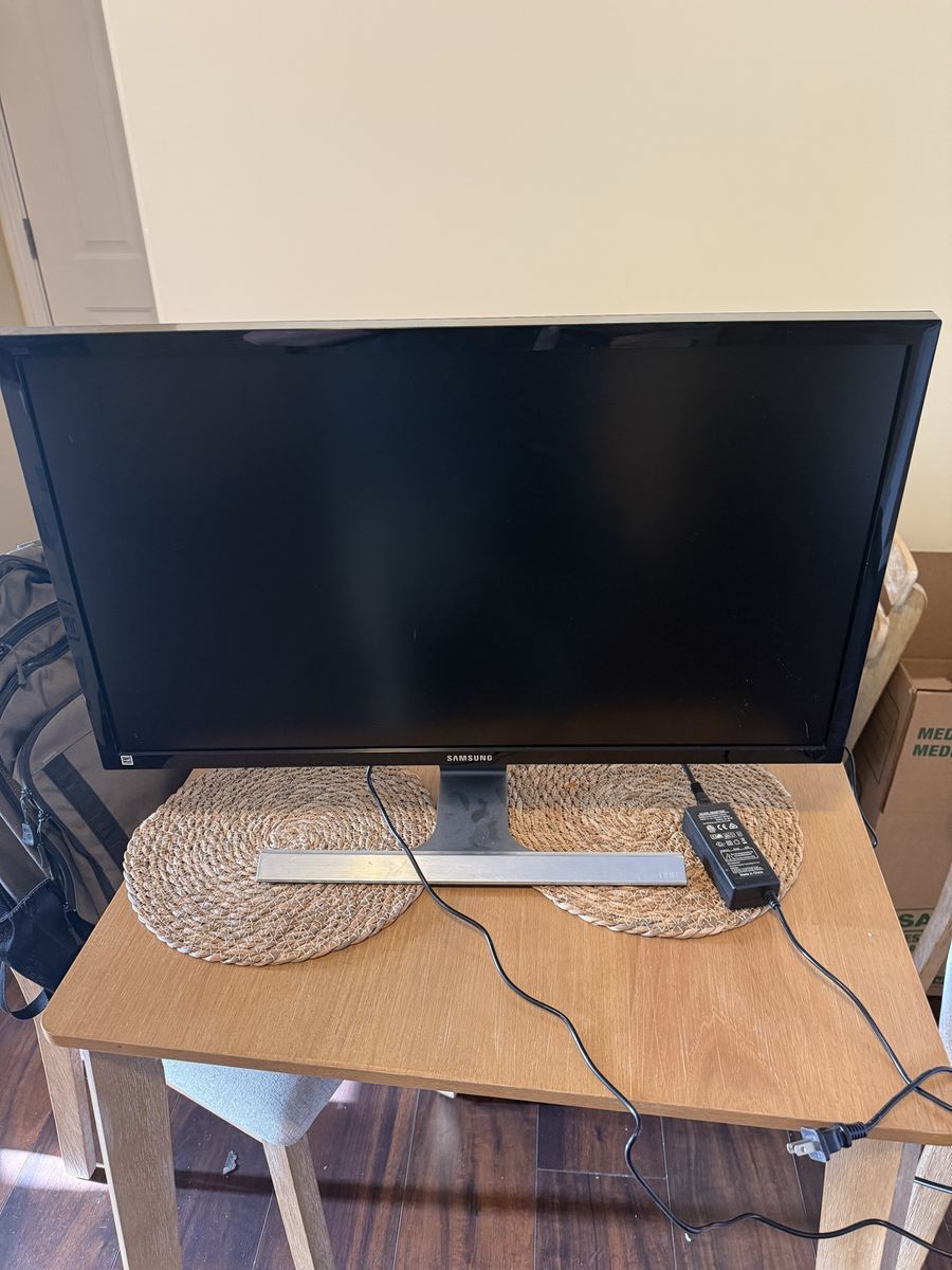 Samsung Computer Monitor 28” UHD