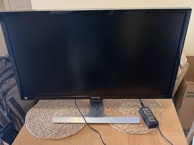 Samsung Computer Monitor 28” UHD