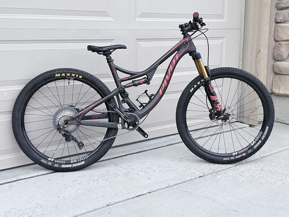 2019 Pivot Mach 4 Carbon V2 Medium Frame