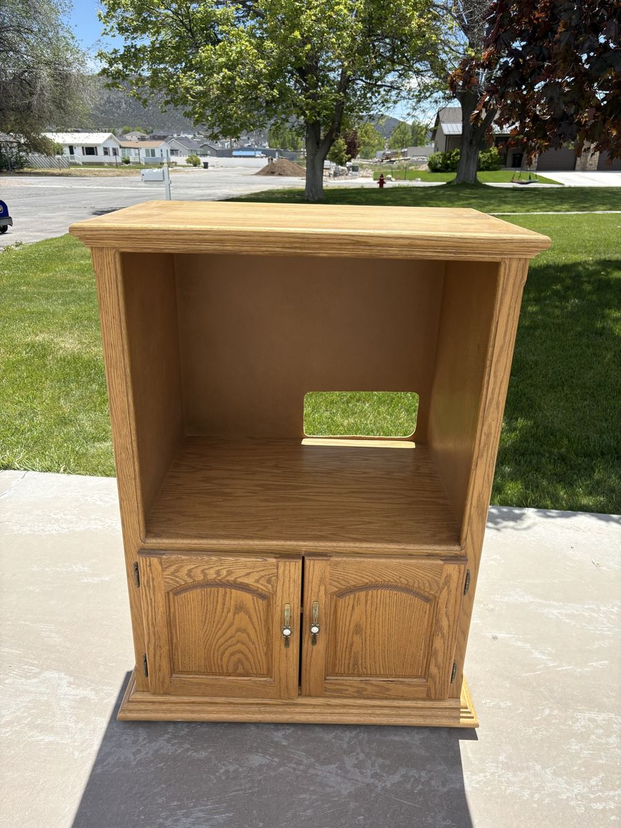 Vintage Wooden TV Stand Cabinet with Bottom Storage Doors