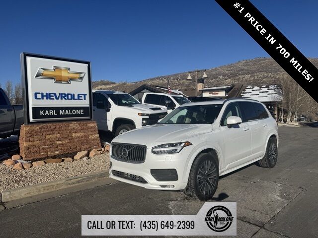 2022 Volvo XC90 T6 Momentum 6-Passenger