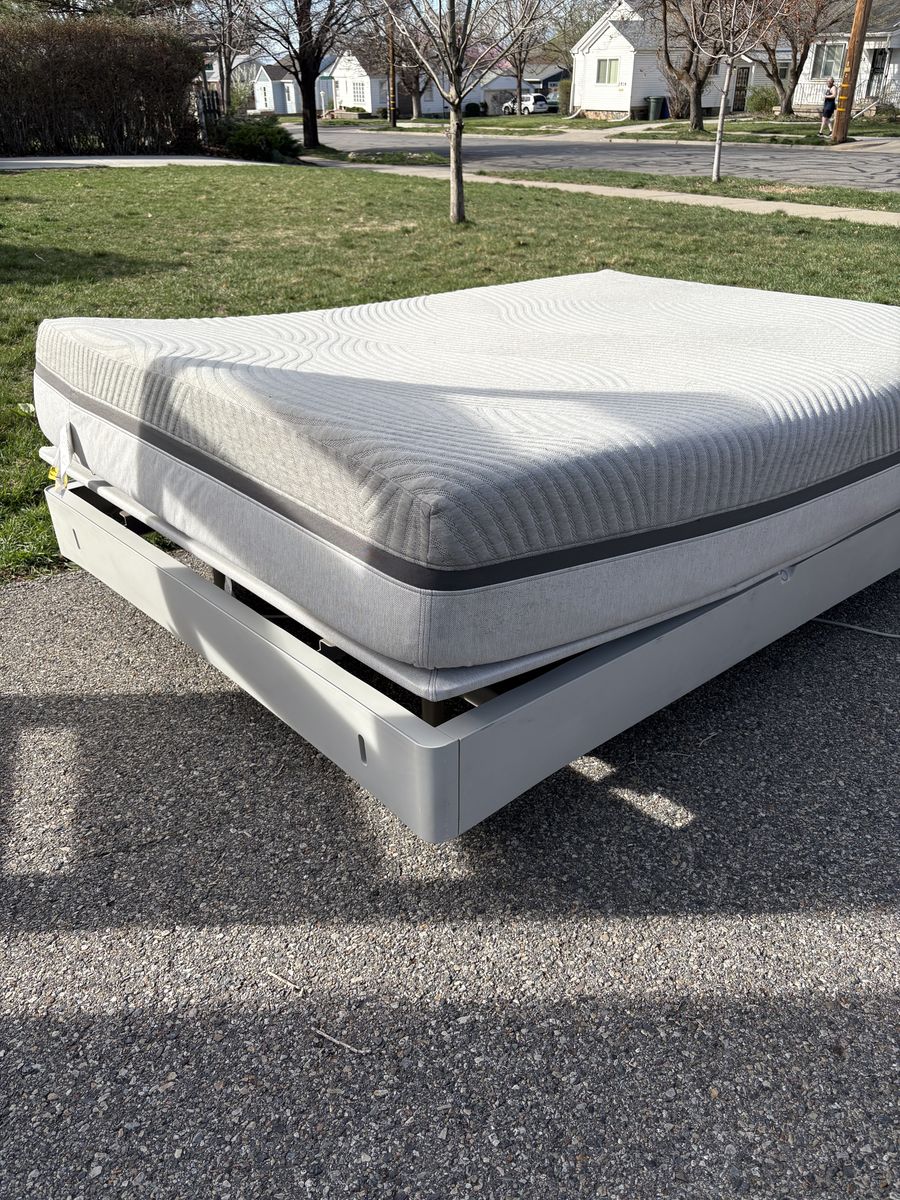 Sleep Number Bed - Queen / Model 360 ILE