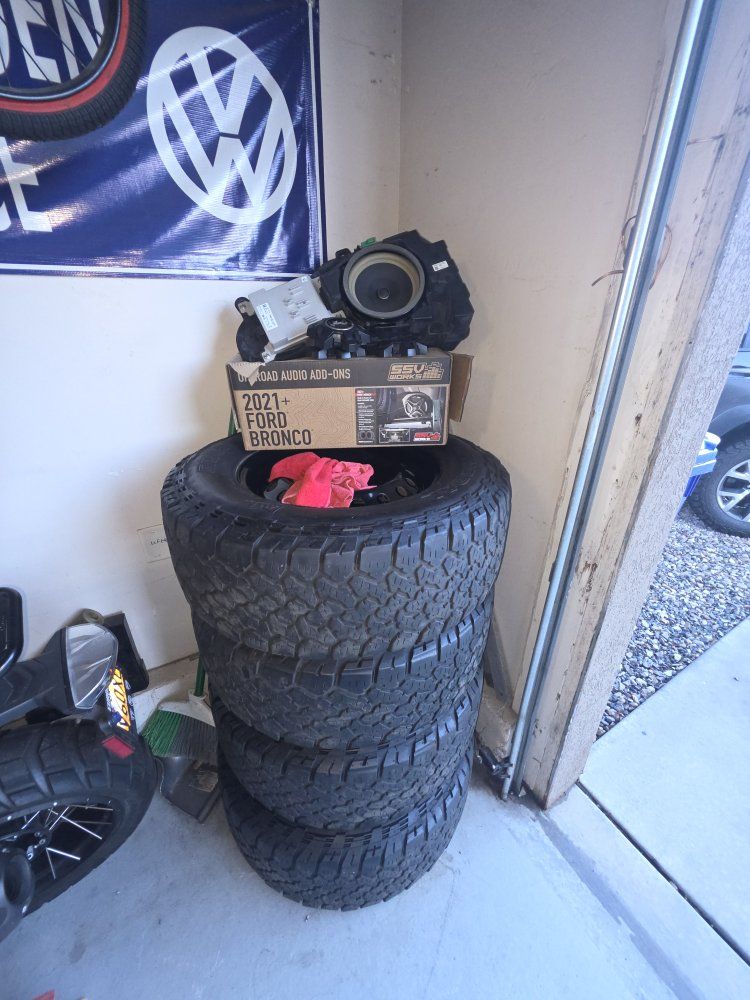 2024 bronco wheels and tires and caps 