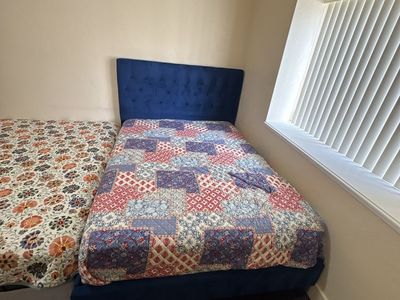 Queen size Blue Velvet Tufted bed with clean mattress and boxspring $200 cash/venmo in Draper