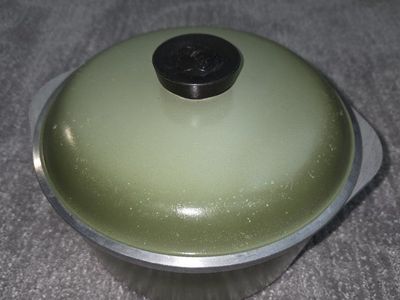Vintage Club Aluminum Dutch Oven Pot with Avocado Green Lid
