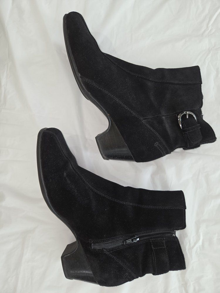 Clarks Black Suede Ankle Boots Women's Size 9W