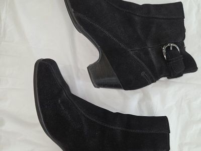 Clarks Black Suede Ankle Boots Women's Size 9W