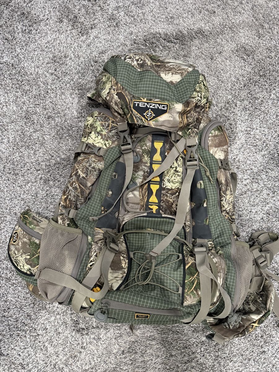 Tenzing 6000 Hunting Backpack  Pack - Camouflage Realtree Edge - Excellent Condition