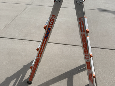 Little Giant MegaLite Multi-Position Ladder – Type IA / 300 lb Rated – Excellent Condition