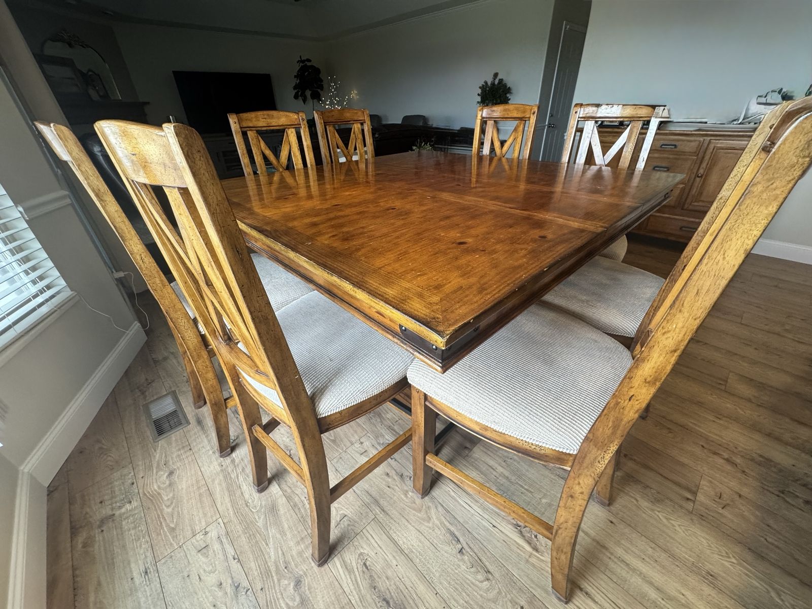 Beautiful 60” Pedestal Dining Table – Seats 8