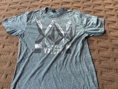 Volcom Men's Gray Short Sleeve Graphic T-Shirt - Size M
