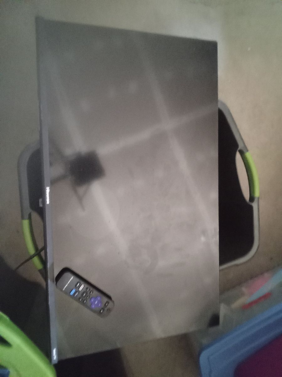 Hisense BROKEN SCREEN Roku TV