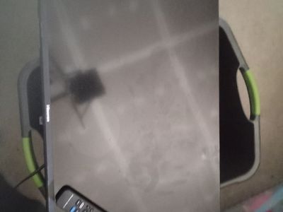 Hisense BROKEN SCREEN Roku TV