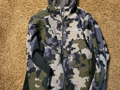Kuiu - assorted tops