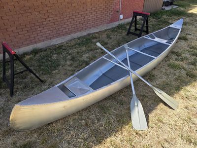 17' Grumman aluminum canoe with two paddles
