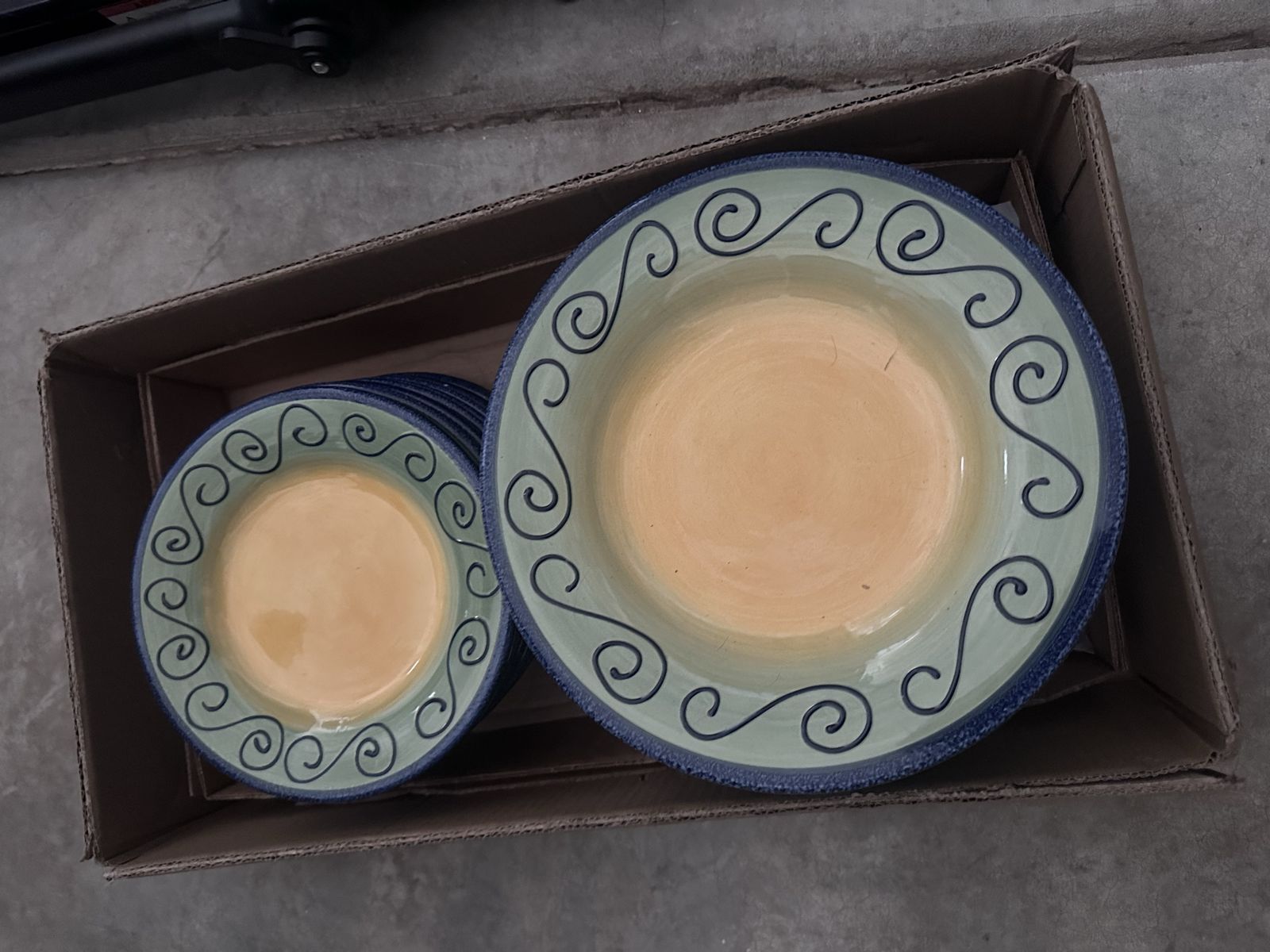 Fusina Hand-Painted Collection Dinner Plates & Salad Plates - Green/Yellow Swirl (Set of 10)