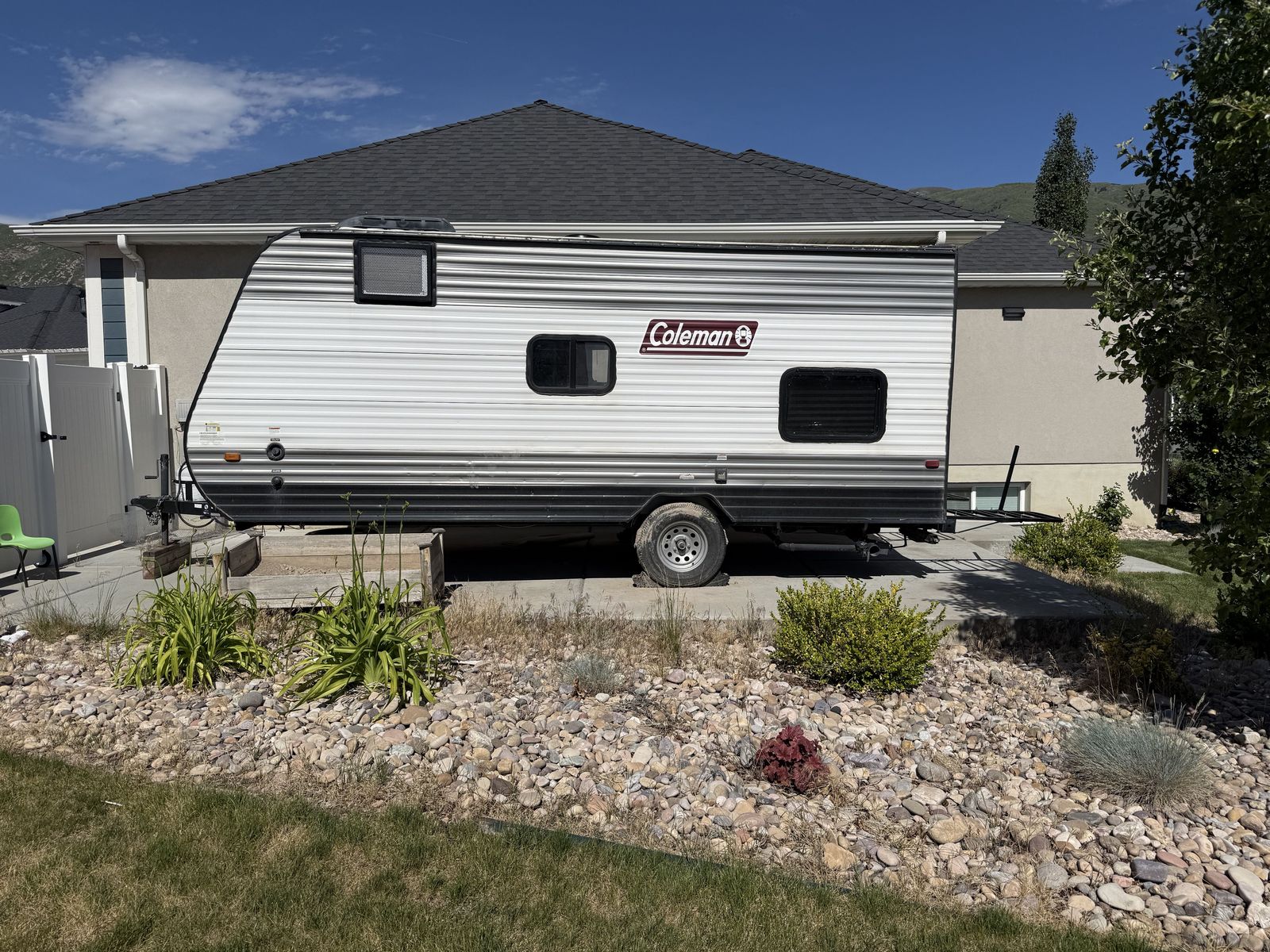 2022 Coleman 17B Camper