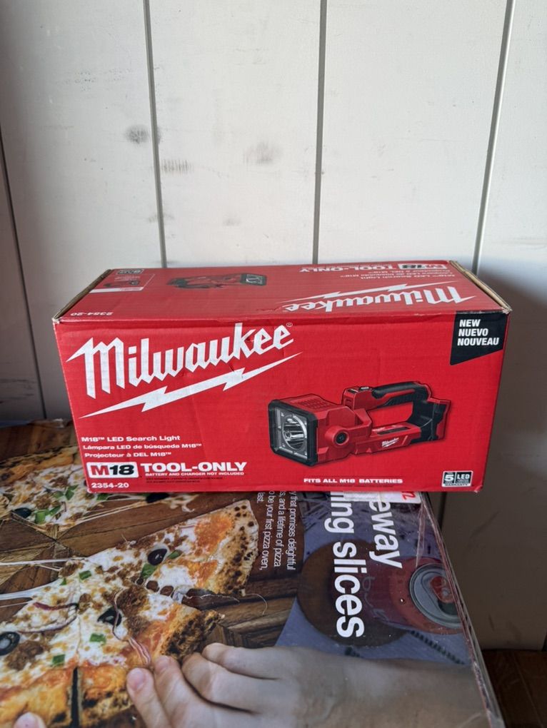 New Milwaukee M18 Work/Search Light With 3.0 Batte