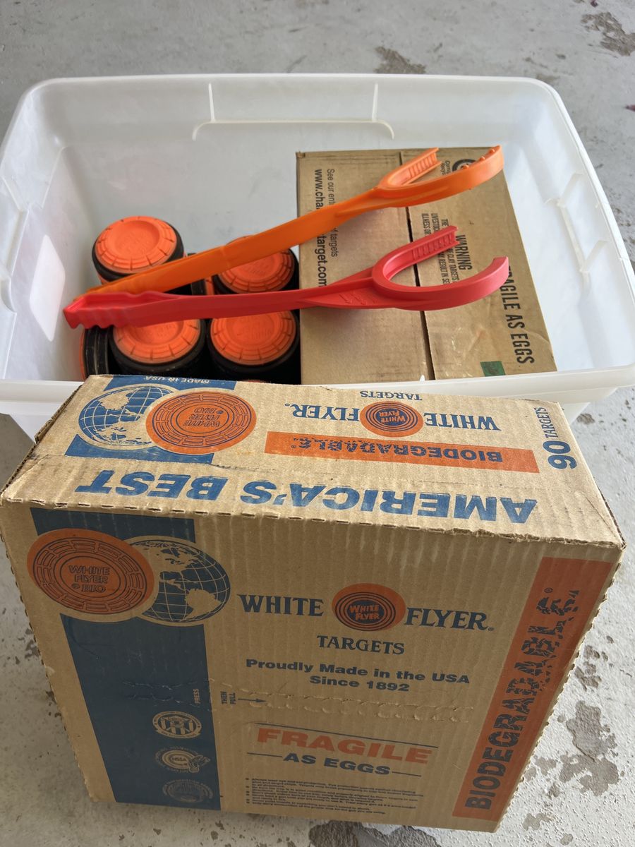 Clay targets and throwers