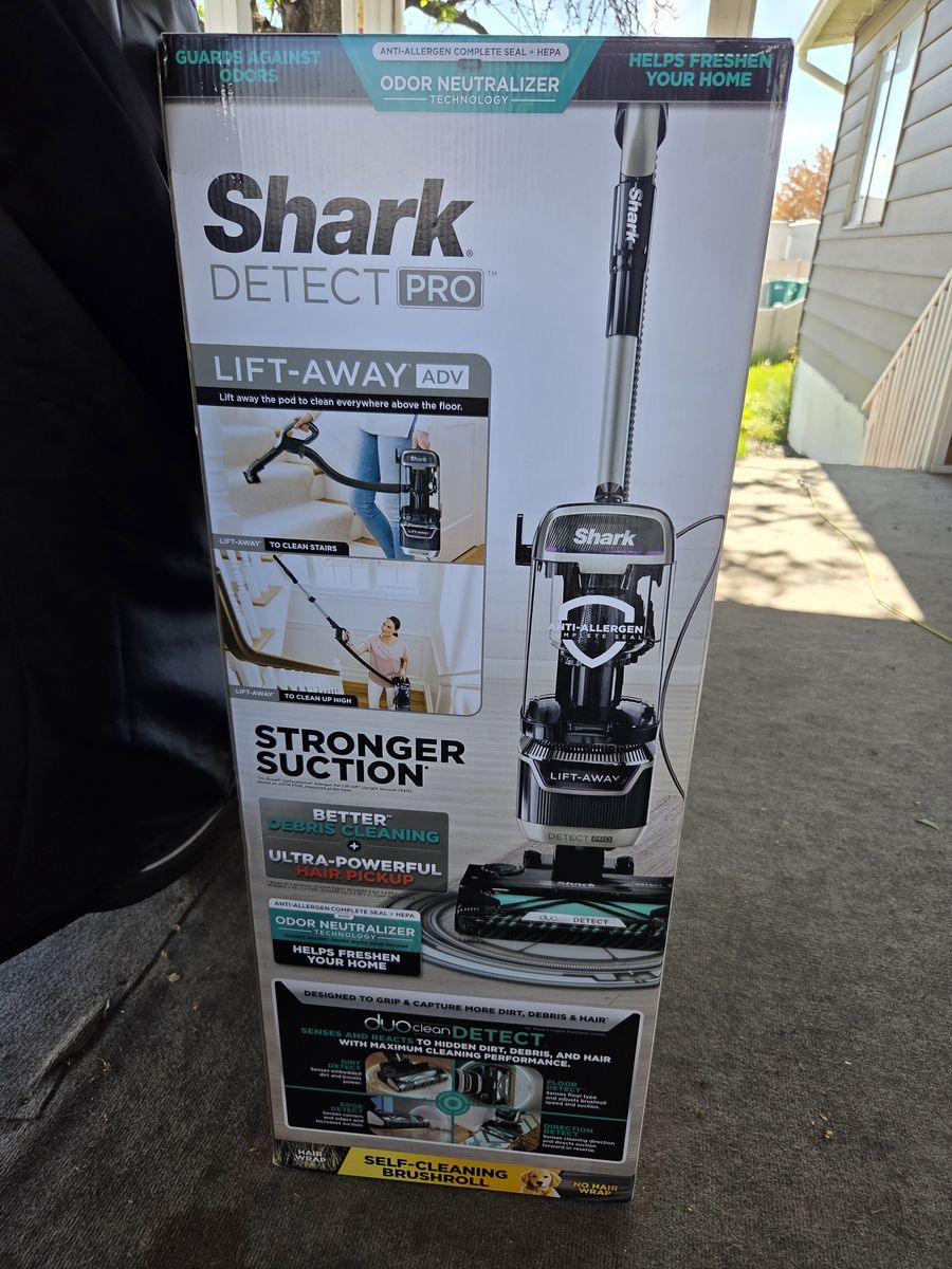 Brand new Shark DetectPro Lift-Away ADV Upright Vacuum, Pet Friendly