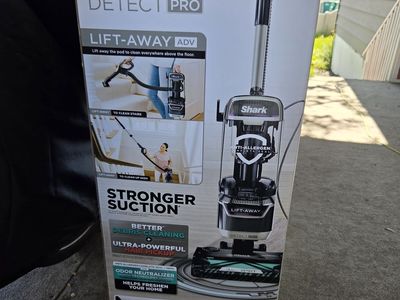 Brand new Shark DetectPro Lift-Away ADV Upright Vacuum, Pet Friendly