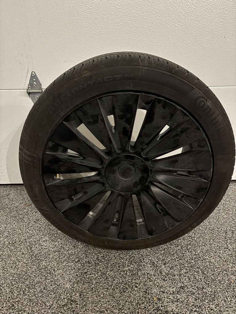 Continental ProContact off 2024 Tesla Model Y