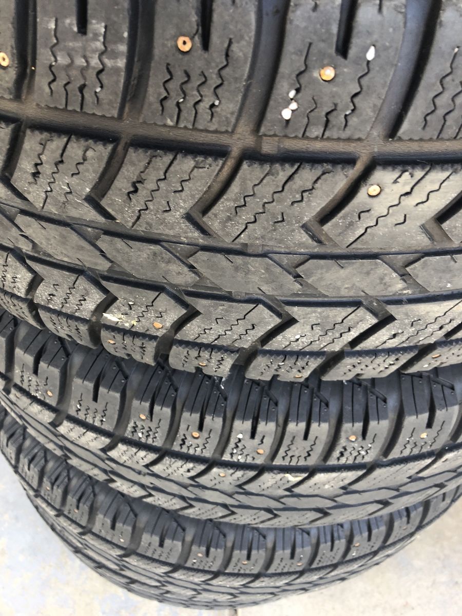 Studded Snow Tires 265/75R16