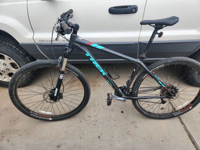Trek XCaliber7 mtn bike