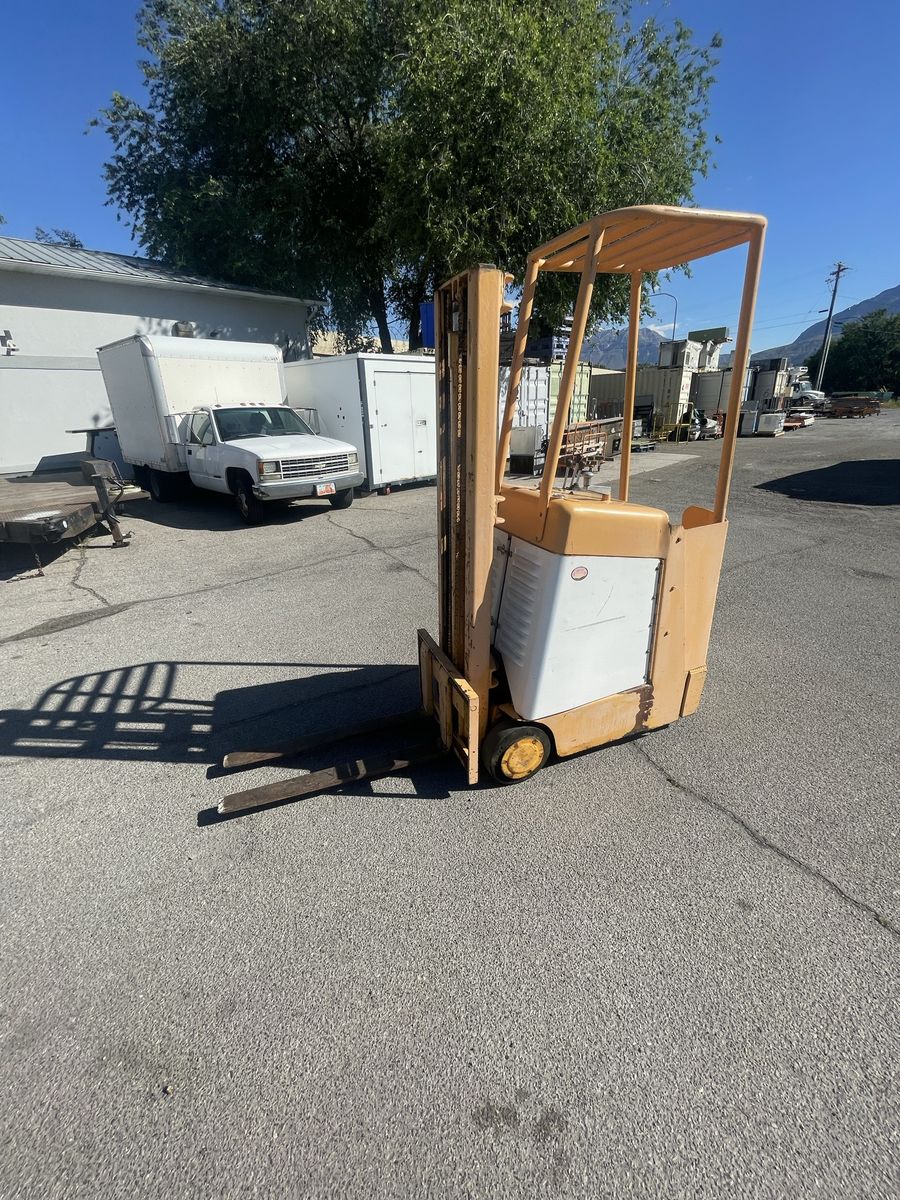 Namco 2000 lb capacity forklift