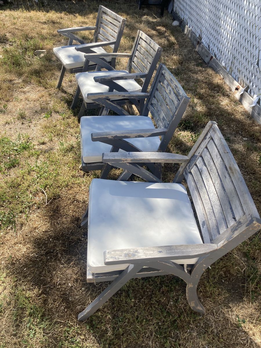 Set of 4 Wooden Patio Chairs with Cushions