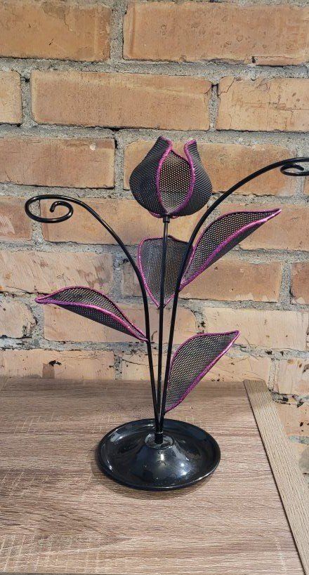 Metal Black & Purple Rose decor