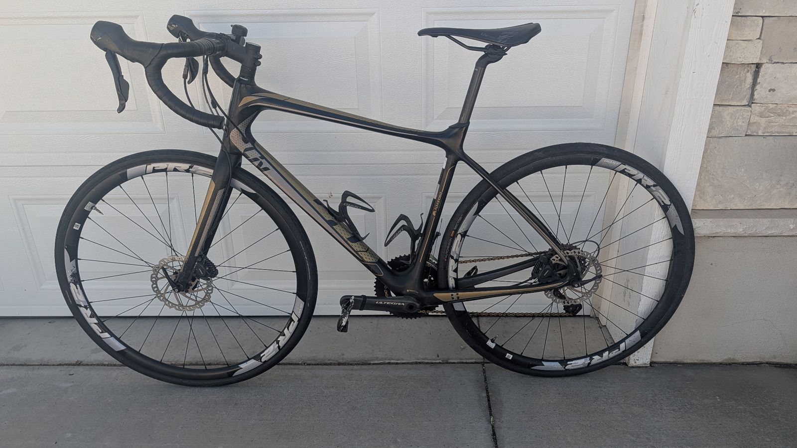 2017 Liv (Giant) Avail Advanced 1 Women's Road Bike - Carbon Frame - Ultegra 2x11 - Tubeless Tires - Size M