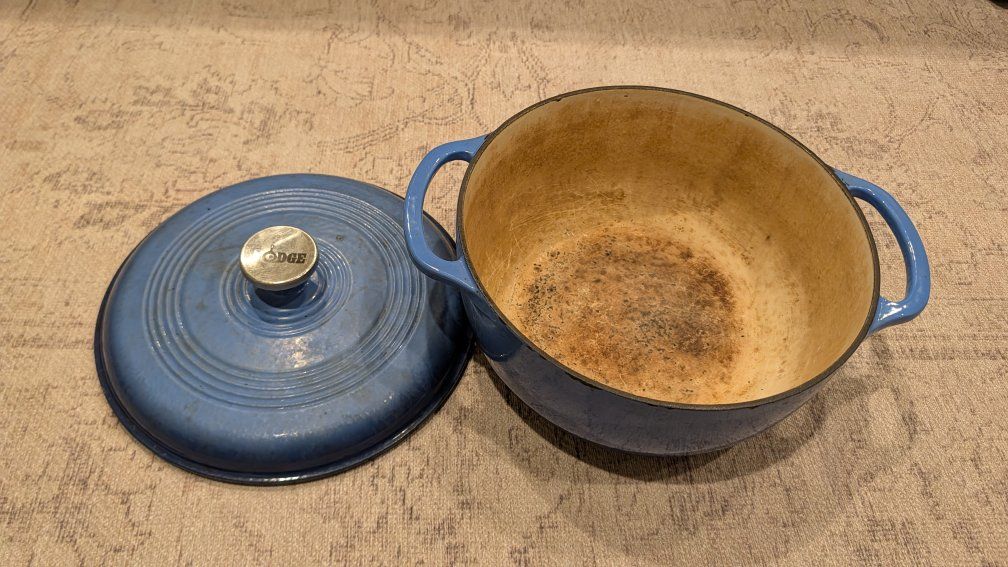 Lodge Blue Enameled Cast Iron Dutch Oven with Lid 10 Inch Diameter