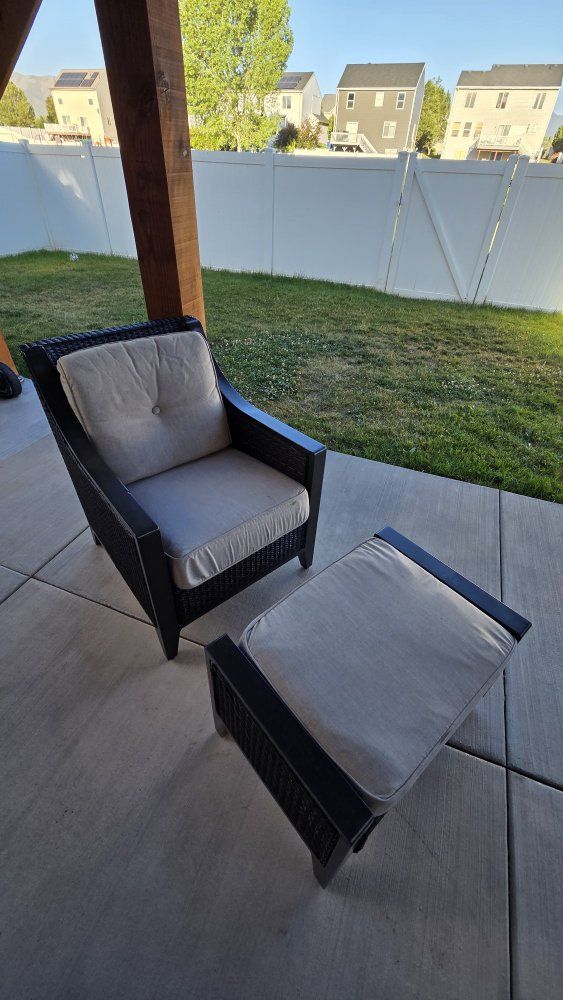 Outdoor patio chair and foot rest