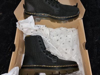 NEW. Dr Martens Combs (Black)