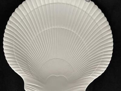 Wedgwood Etruria & Barlaston Shell Plate White 10.5” Vintage England