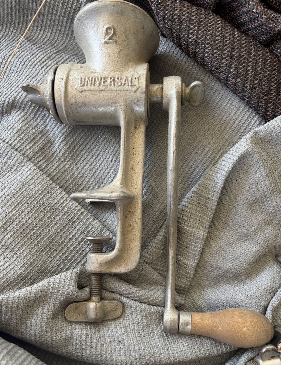 3 Vintage Universal No. 2 Cast Iron Meat Grinders Hand Crank