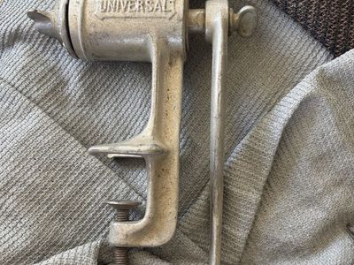 3 Vintage Universal No. 2 Cast Iron Meat Grinders Hand Crank